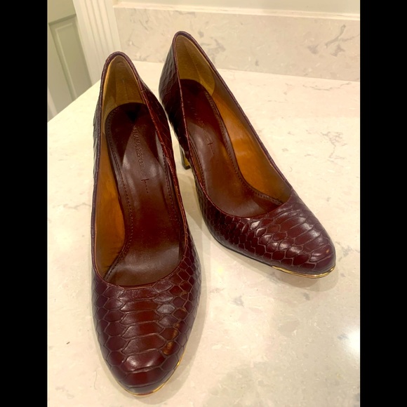 Shoes - Banana Republic all leather burgundy heels
